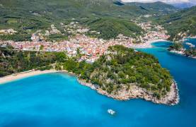 Sailing Lefkas: Explore Greece On and Off the Water 