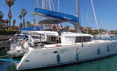 Catamaran Charter