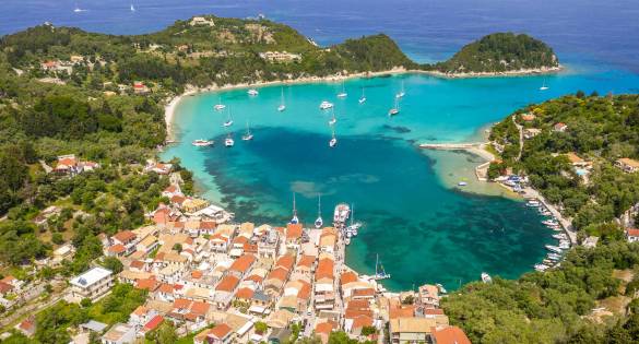 catamarans-anchoring-